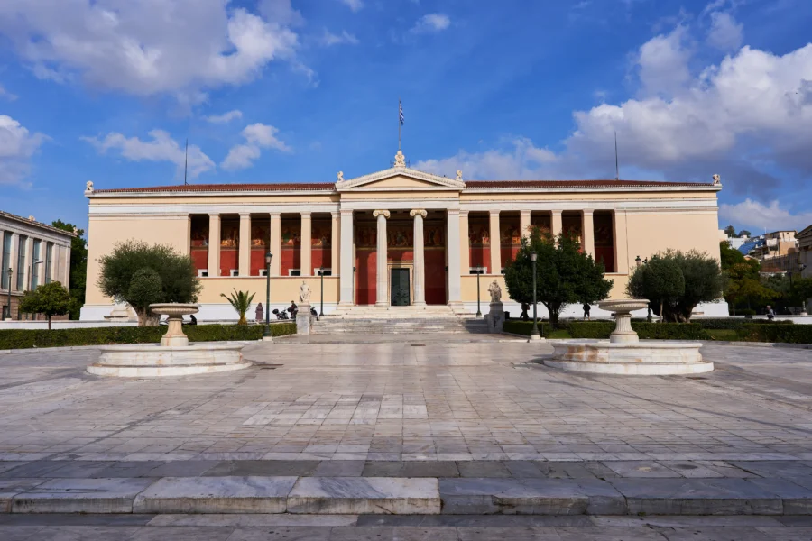 Κεντρικό κτίριο του Πανεπιστημίου Αθηνών — φωτογραφία αρχείου 2019