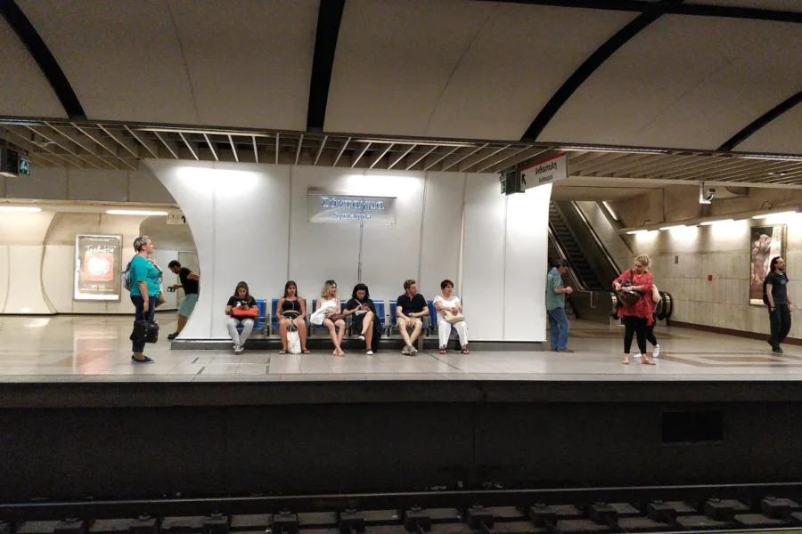 Αποβάθρα της γραμμής 3 στον σταθμό μετρό Σύνταγμα