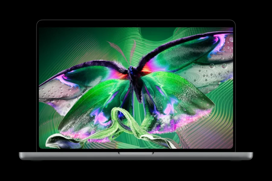 MacBook Pro με οθόνη PROLED XDR που προβάλλει πολύχρωμη πεταλούδα — επίσημη εικόνα Apple